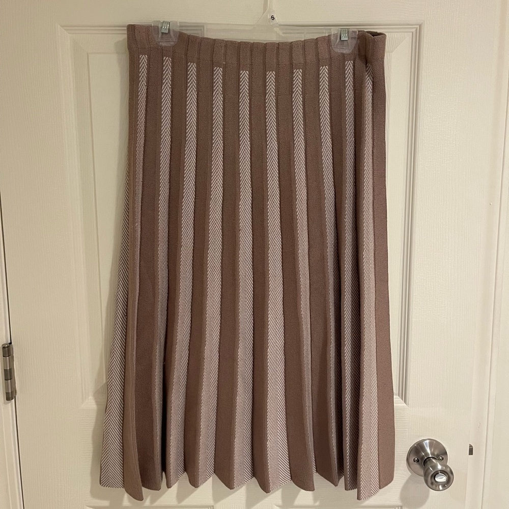 Pleaded Sweater Midi Skirt